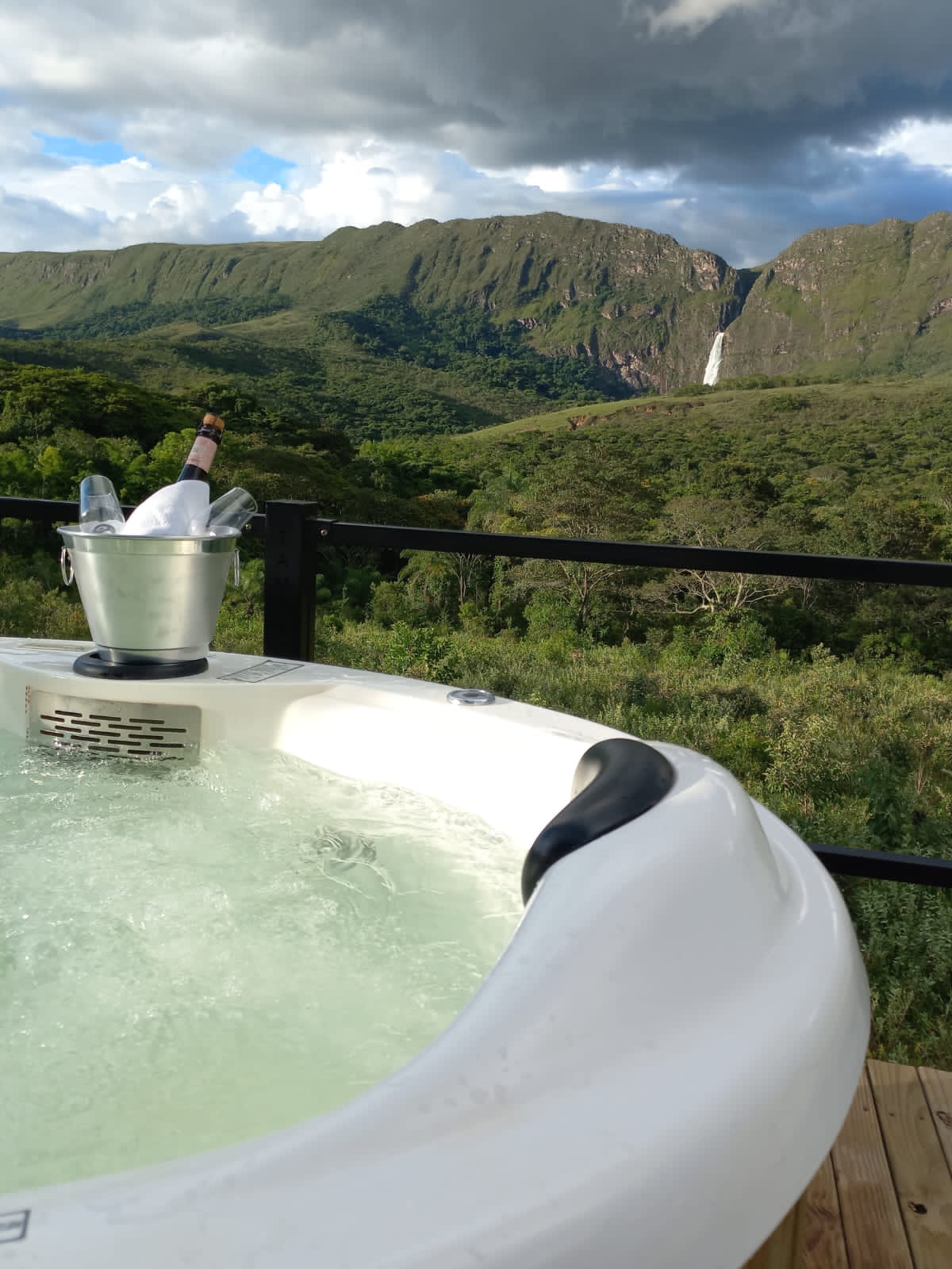 jacuzzi vista cachoeira 100